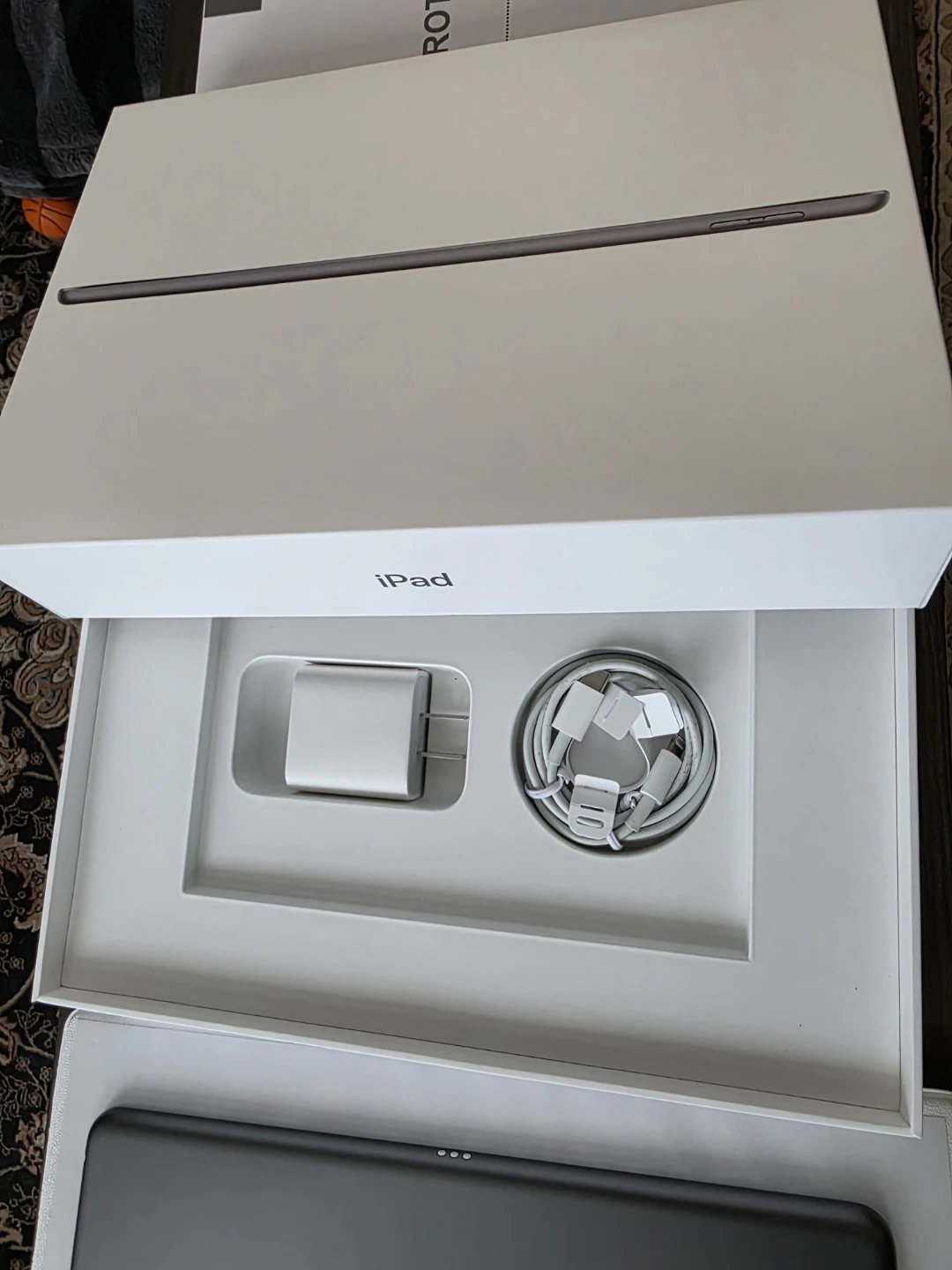 Apple iPad 9th Gen 10.2" 256GB Wi-Fi — Excellent Condition - photo 4