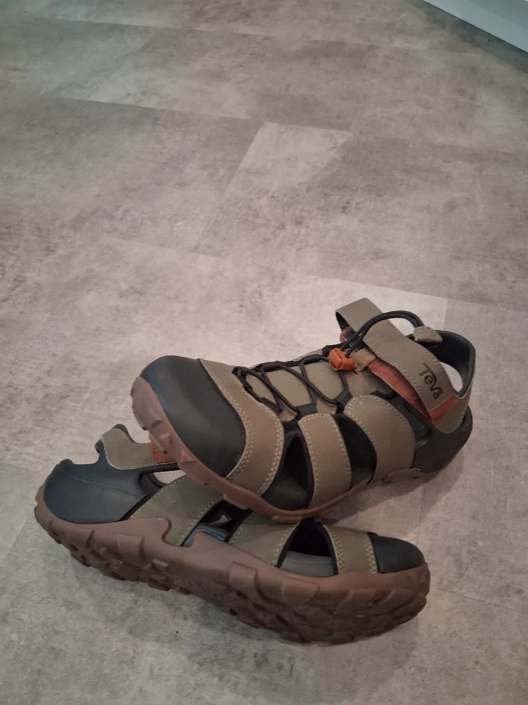 TEVAS mens size 10