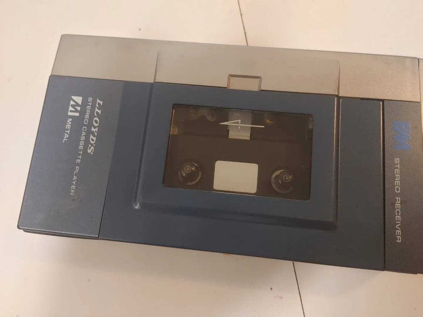 Lloyds V307 Stereo Cassette Player FM Radio - photo 2