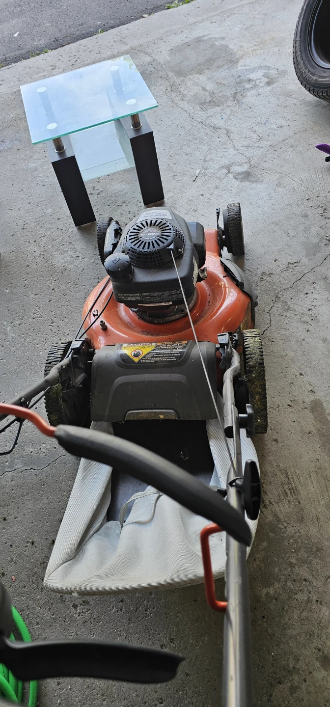 Husqvarna HU 700F Self-Propelled Lawnmower with Honda GCV Engine