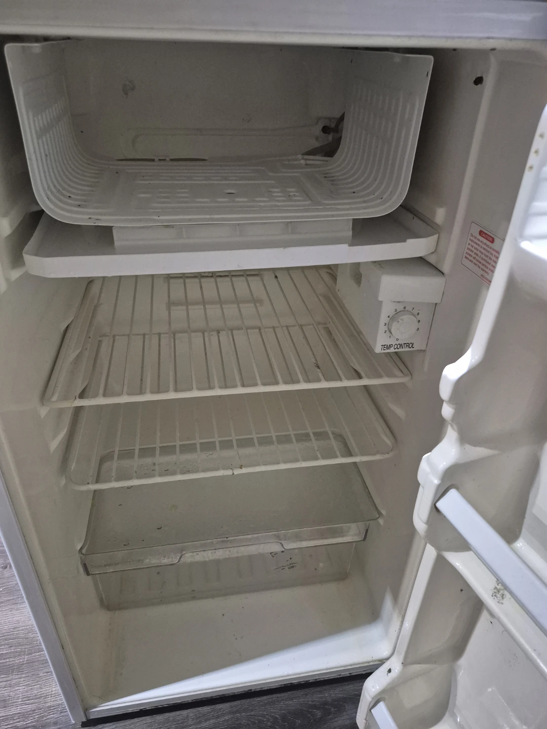 GoldStar Mini Fridge - photo 2