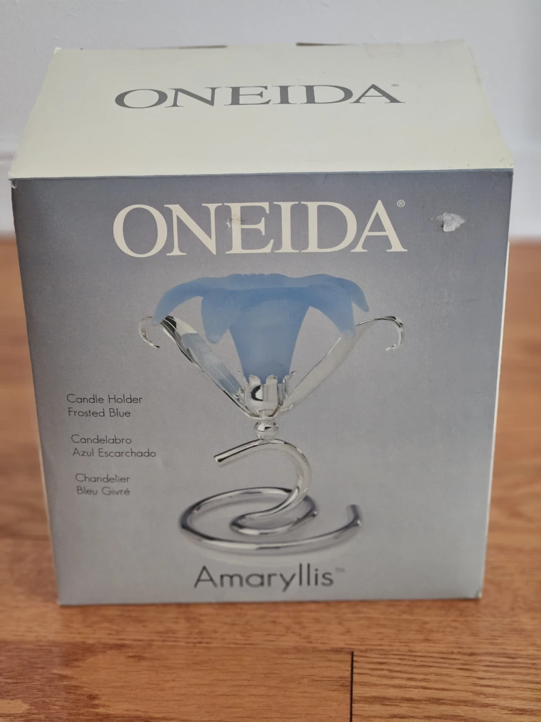 Oneida Amaryllis Candle Holder - Frosted Blue