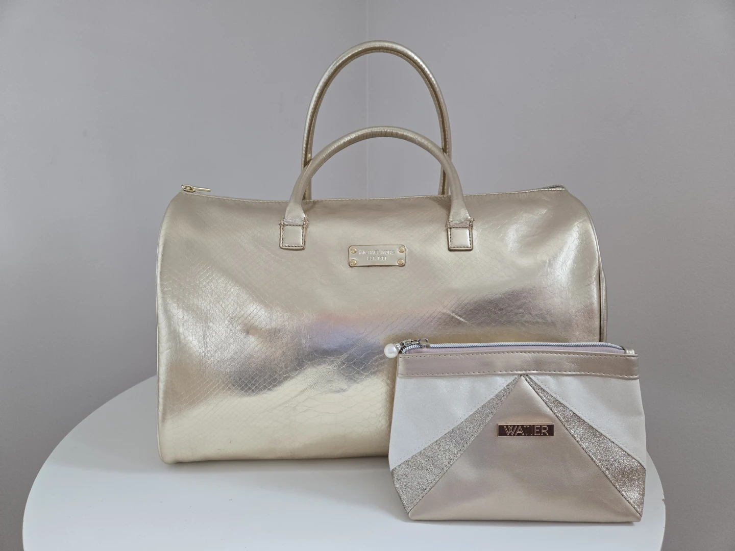 MK Duffle/Weekend/Gym Bag with matching pouch