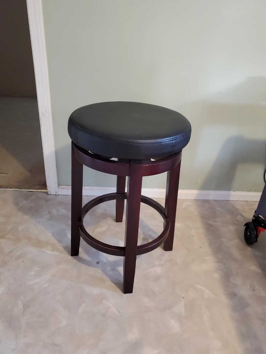 Swivel Bar Stool - photo 3