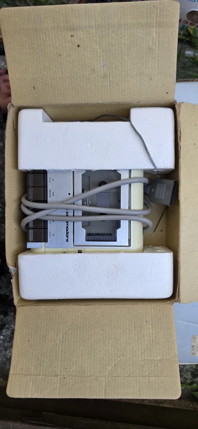 Commodore 64 Computer with 1530 Datasette Unit and Floppy Drive - photo 4