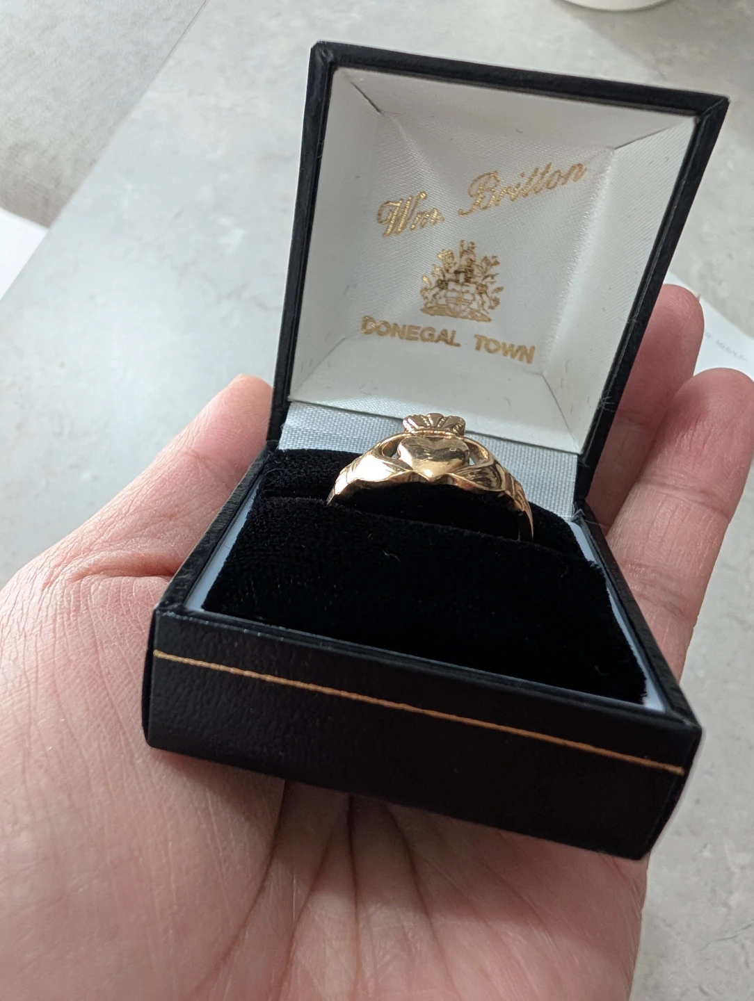 Men's Gold Claddagh Ring in Presentation Box - photo 5