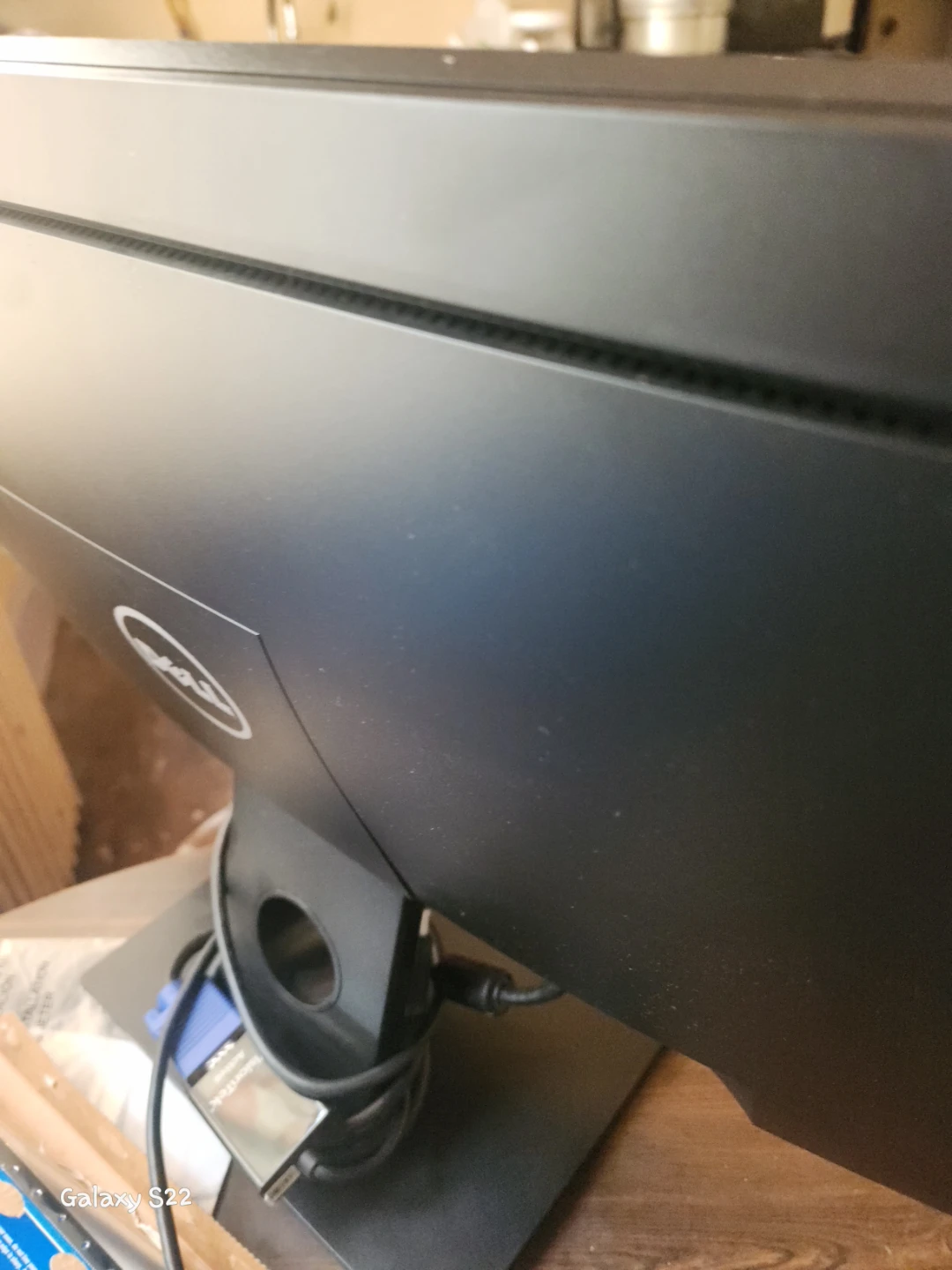 2 budget desktop computer monitors. - photo 3