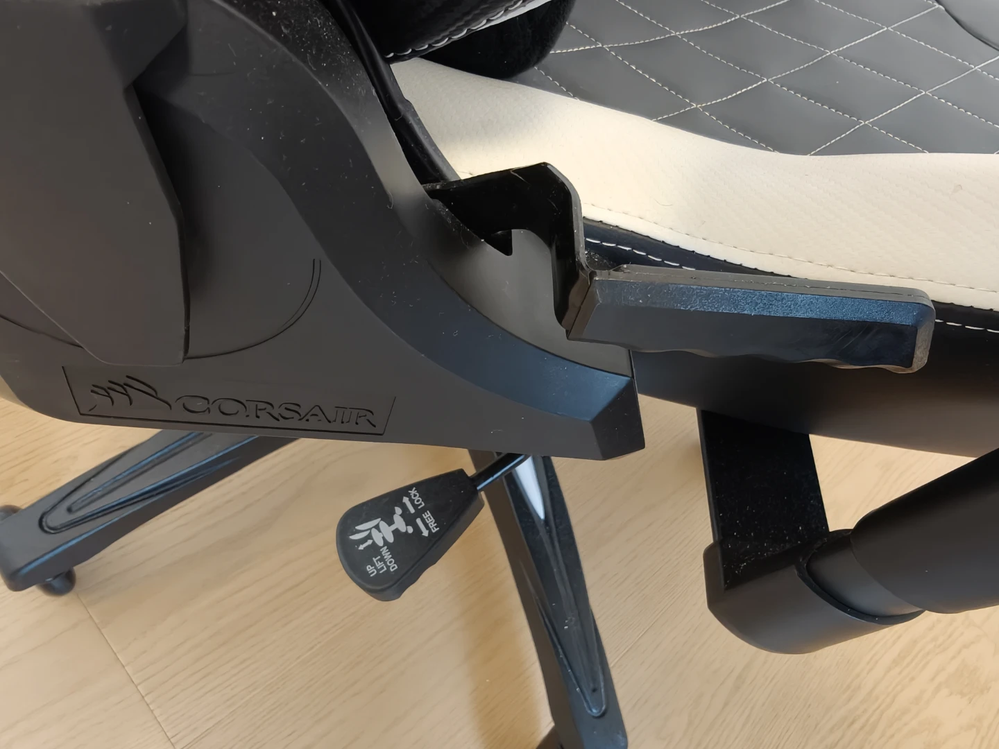 Corsair Gaming Chair - photo 4