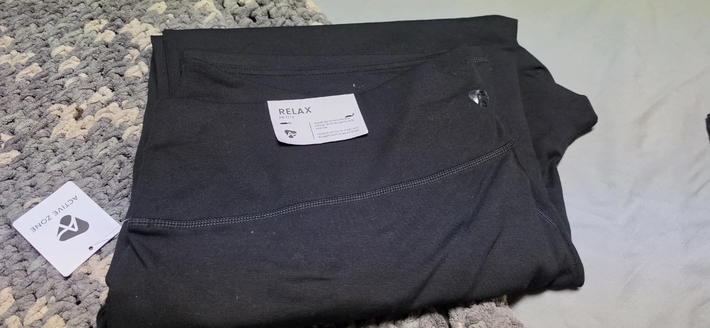 NWT Active Zone Relax Petite Black Leggings