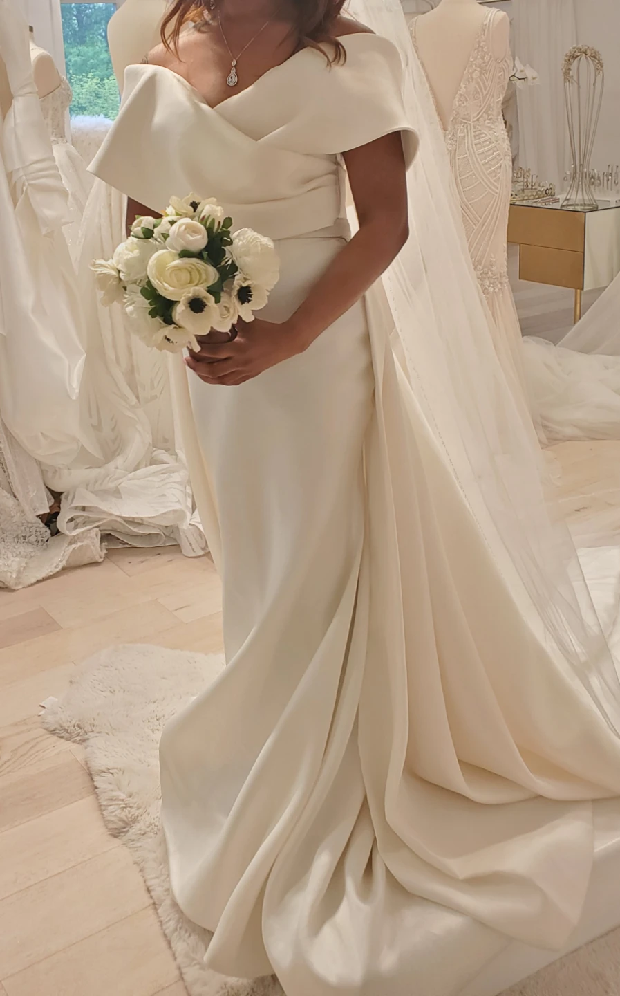 Off-the-shoulder wedding dress with train - photo 2