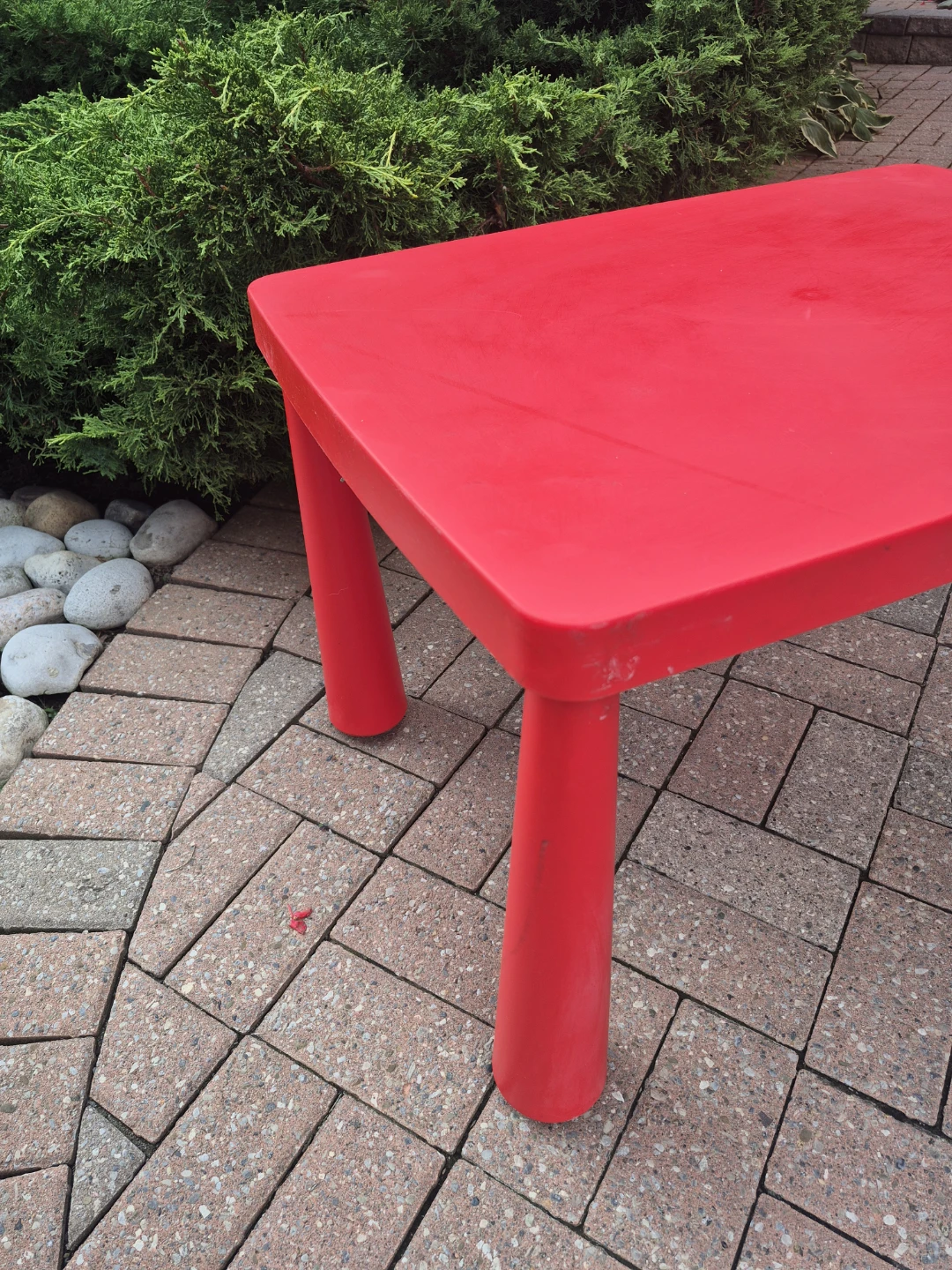 Red Plastic Kids Table - photo 3