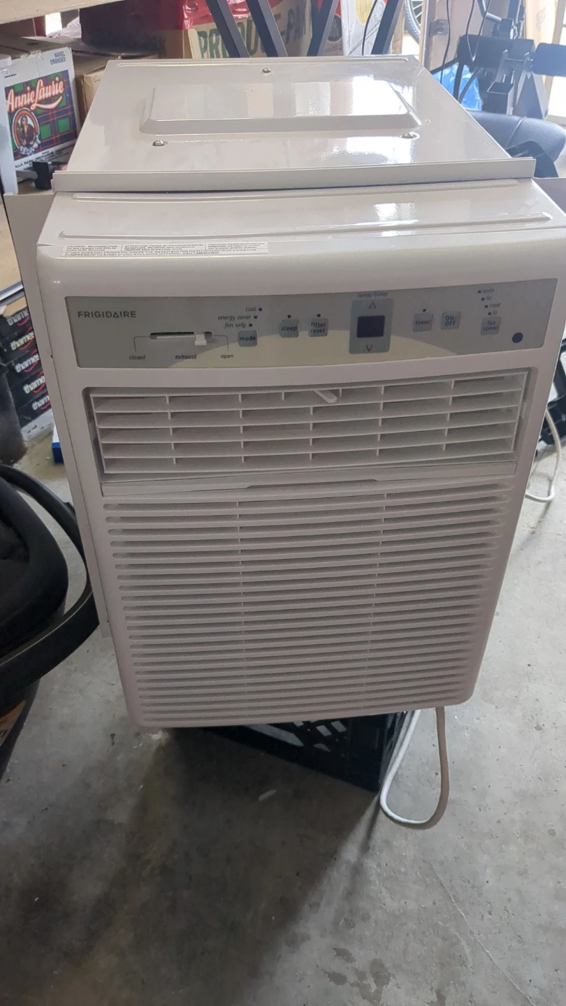 Frigidaire FFRS0822SE Air Conditioner