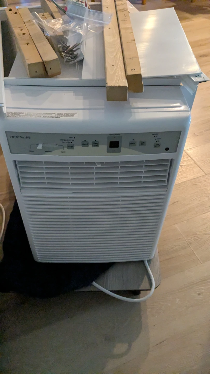 Frigidaire FFRS0822SE Air Conditioner - photo 4