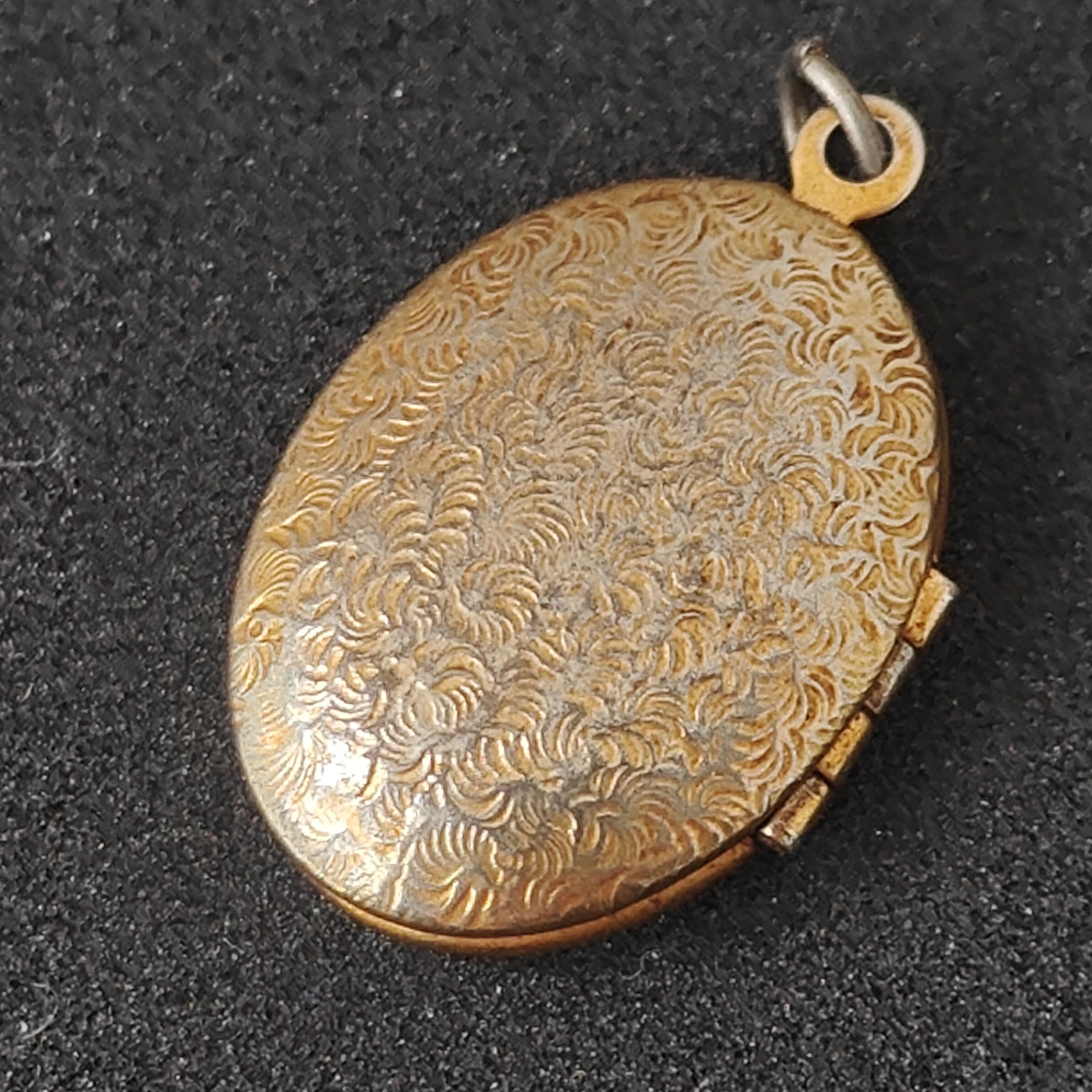 Vintage Gold toned Oval Locket Pendant - photo 2