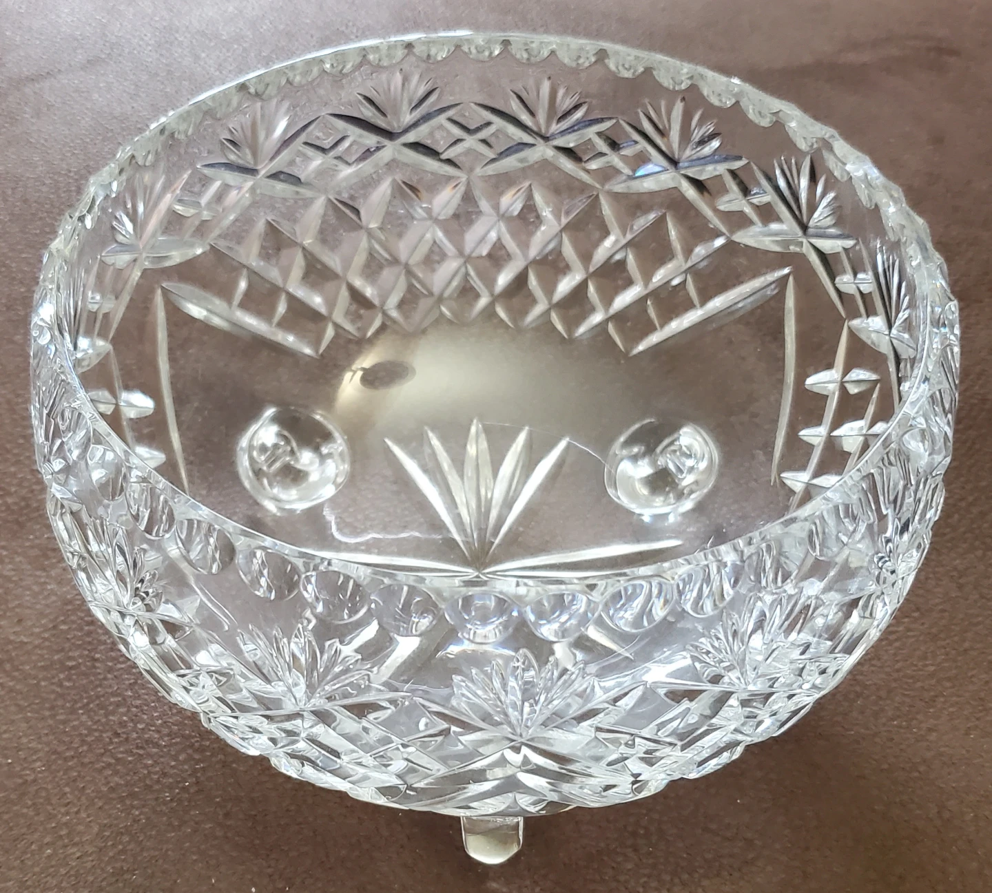Crystal glass serving bowl