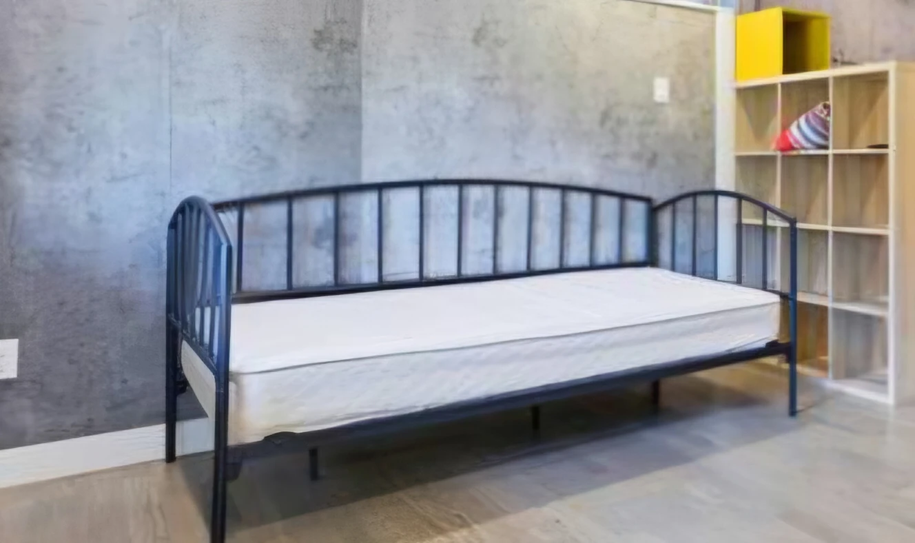 Black Metal Daybed NO Mattress (Port moody) - photo 2