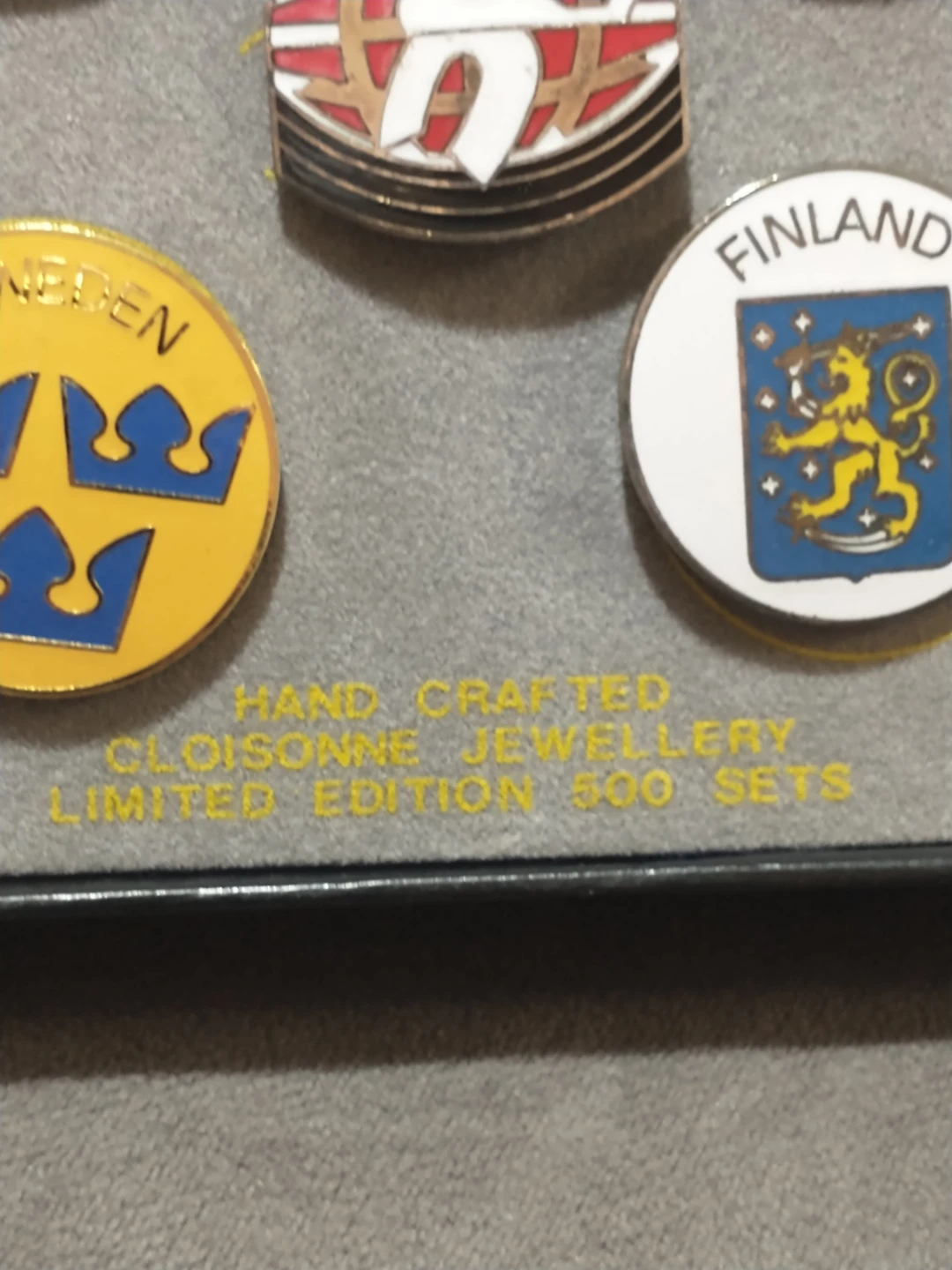 Limited Edition 1986 World Junior Hockey Championship Pin Set - photo 4