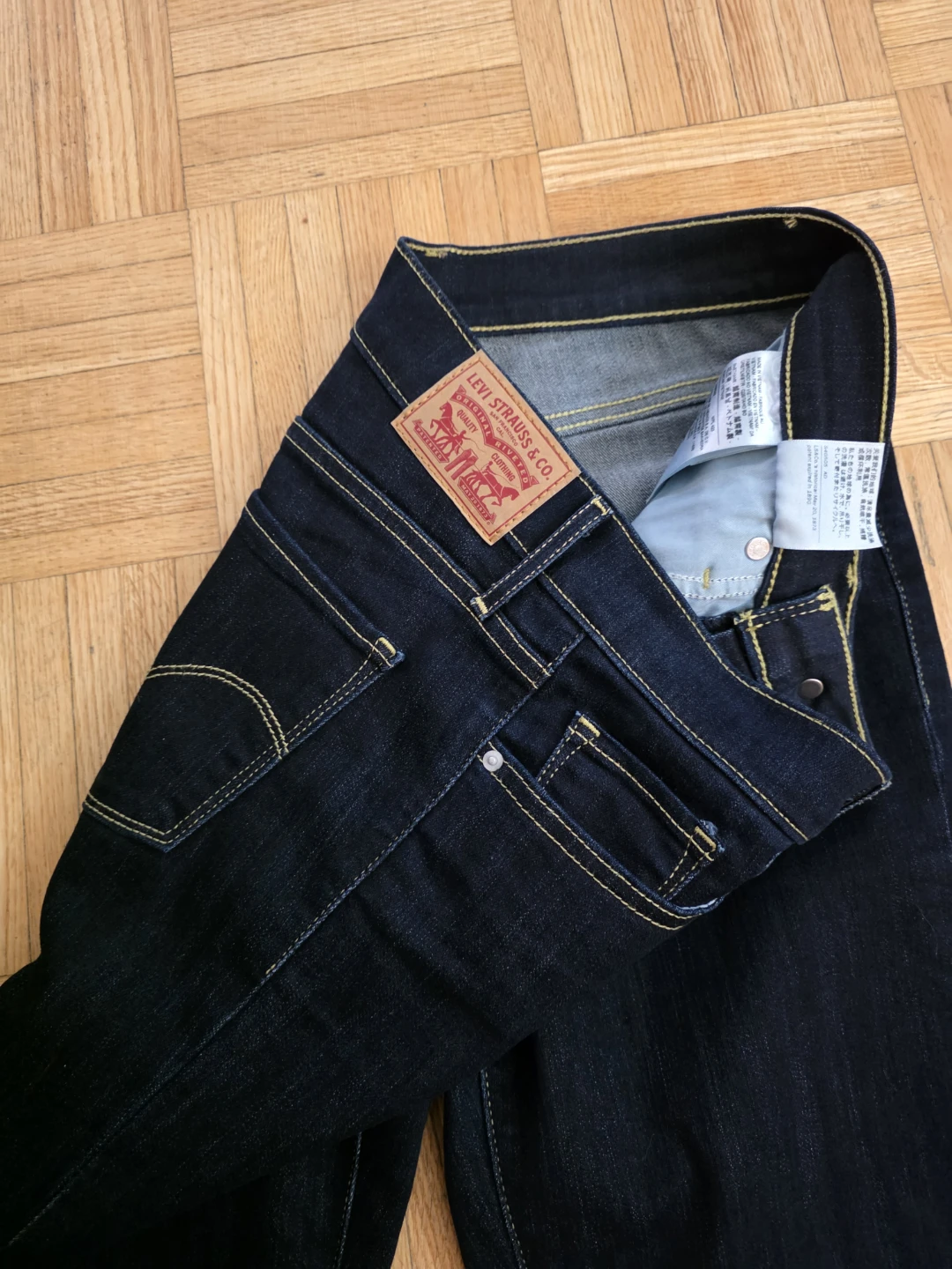 Womens Levi Jeans Size 27 - photo 3