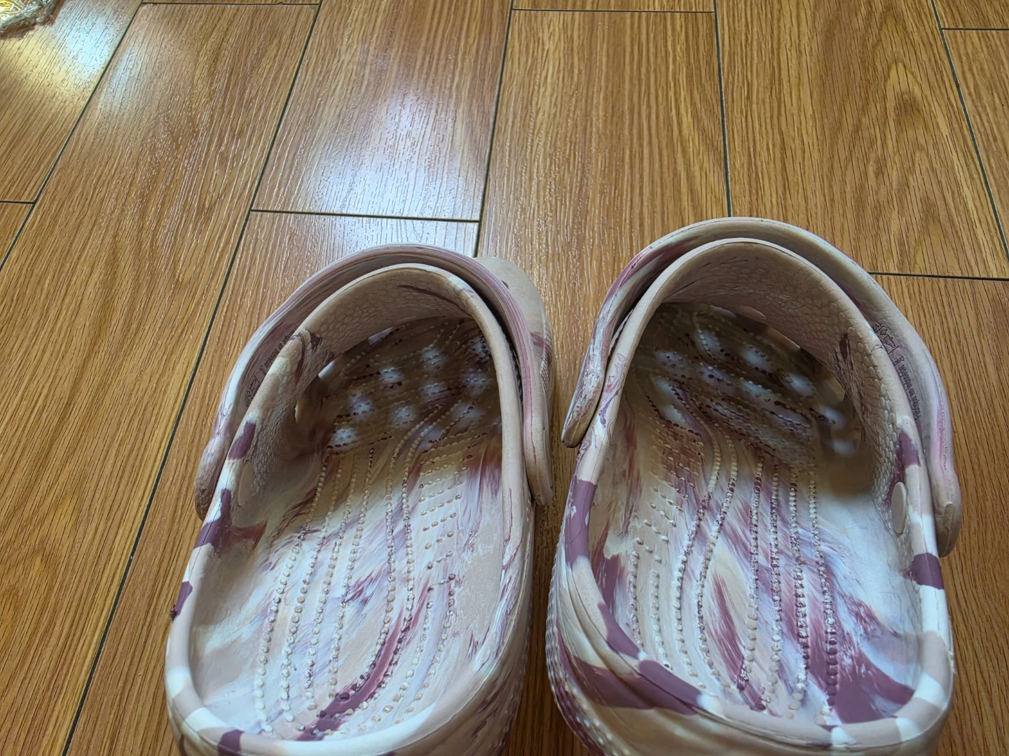 Crocs Marbled Clogs - Size J3 - photo 4