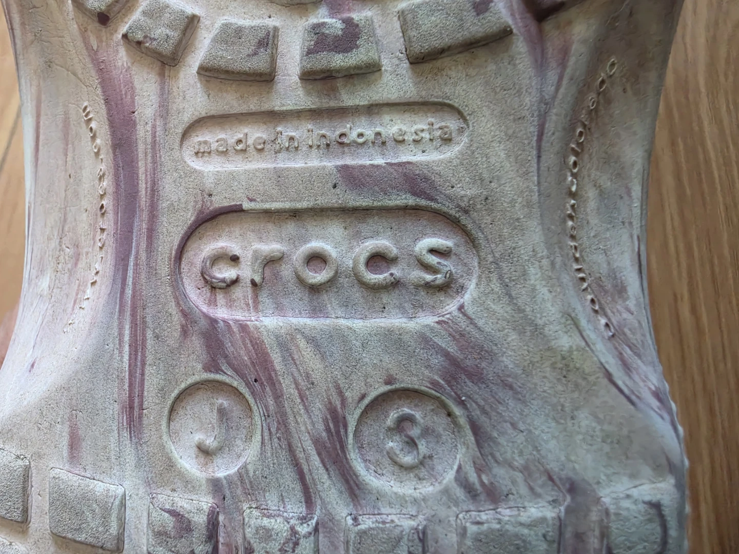 Crocs Marbled Clogs - Size J3 - photo 5
