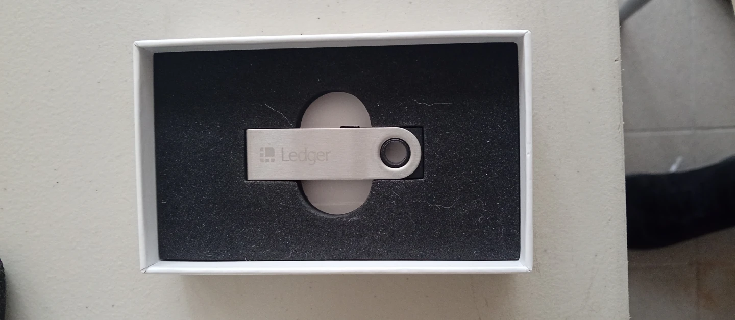 Ledger Nano S Cryptocurrency Hardware Wallet - photo 3