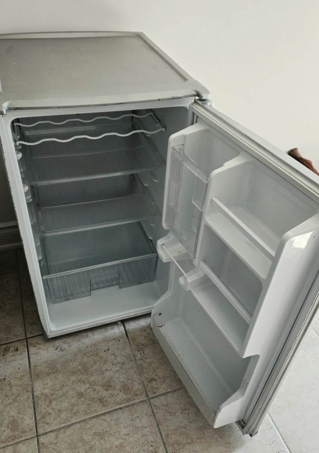 Compact Refrigerator - photo 2