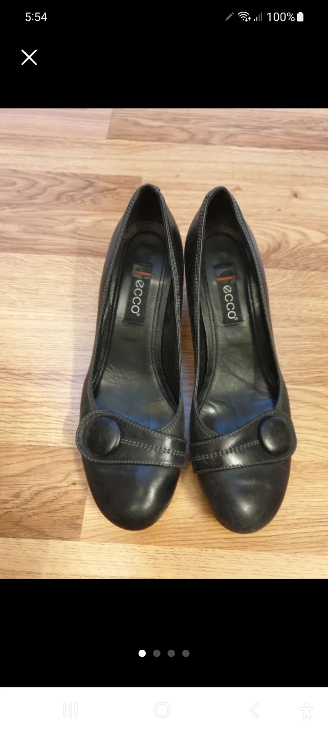 Ecco Black Leather Low Heel Shoes
