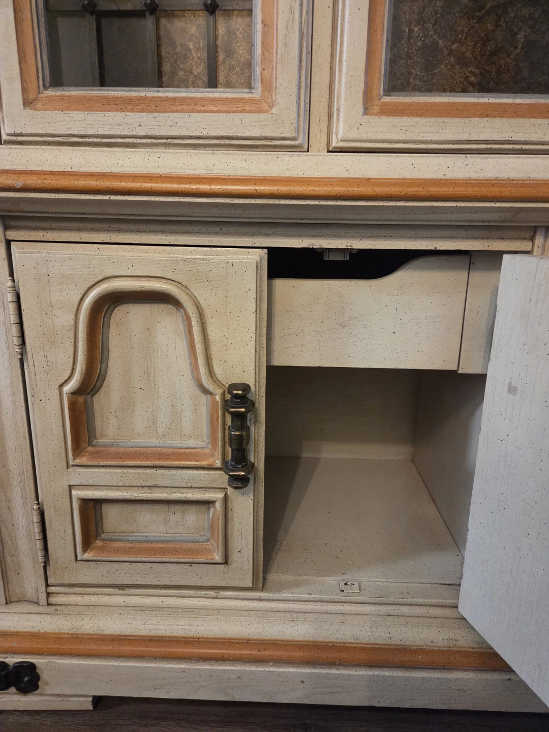 China Cabinet with Glass Doors