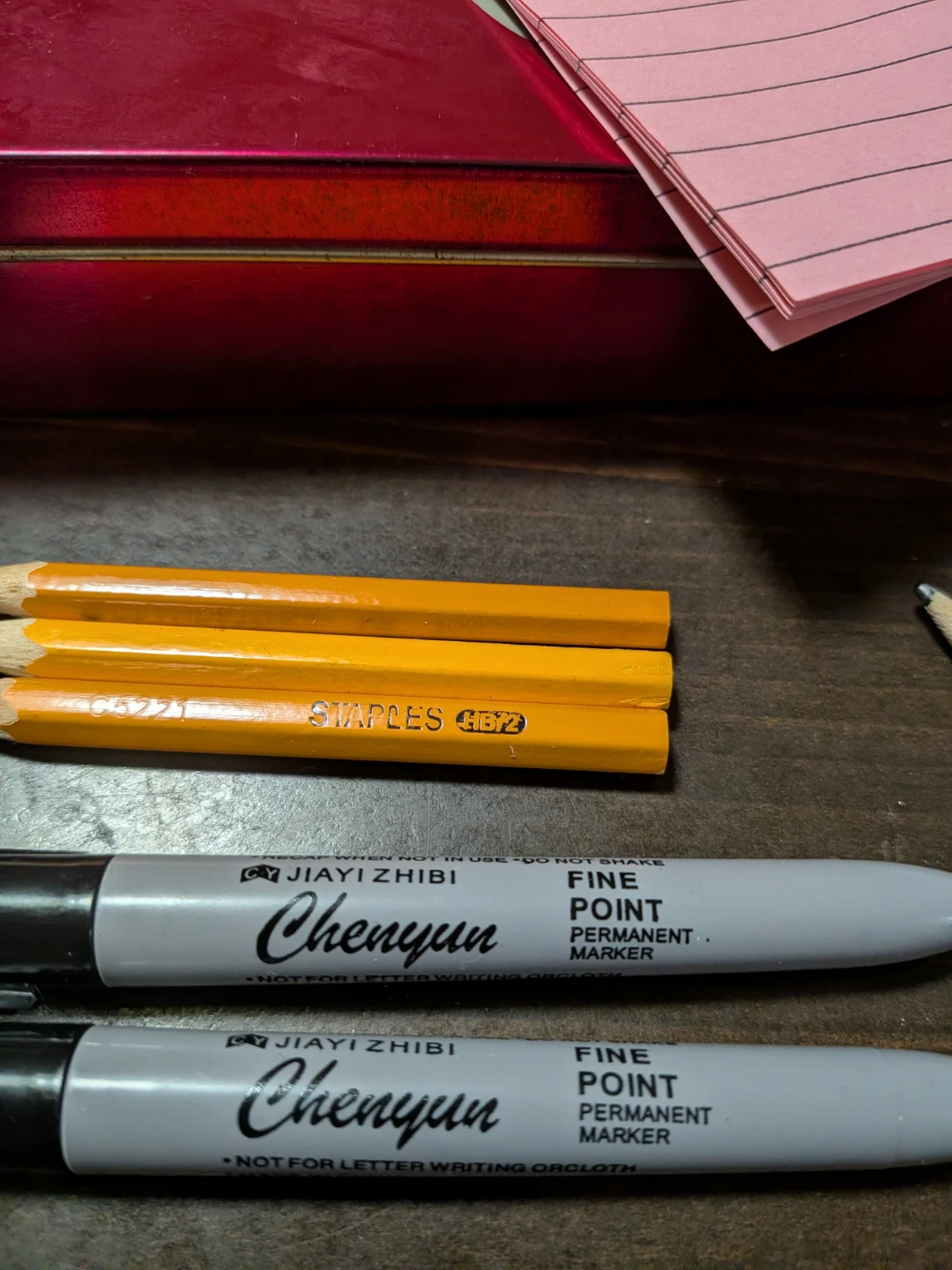 🥕 FREE CYCLE  2  Markers & 3 Pencils, Post Notes,Tin Box. - photo 4