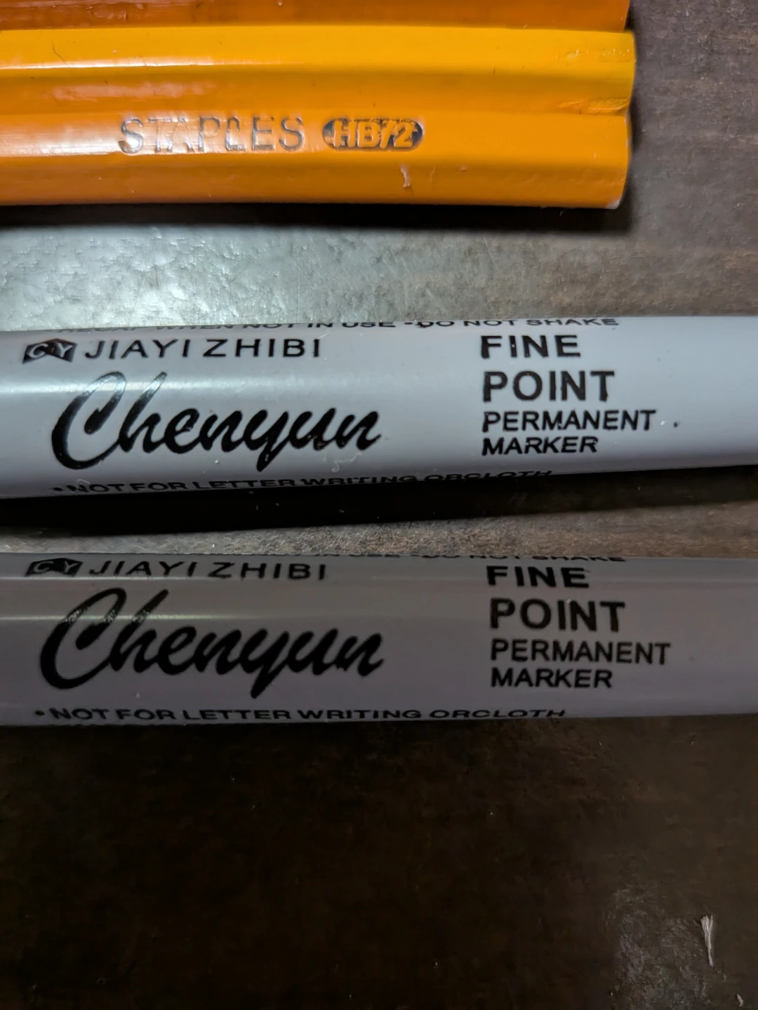 🥕 FREE CYCLE  2  Markers & 3 Pencils, Post Notes,Tin Box. - photo 5