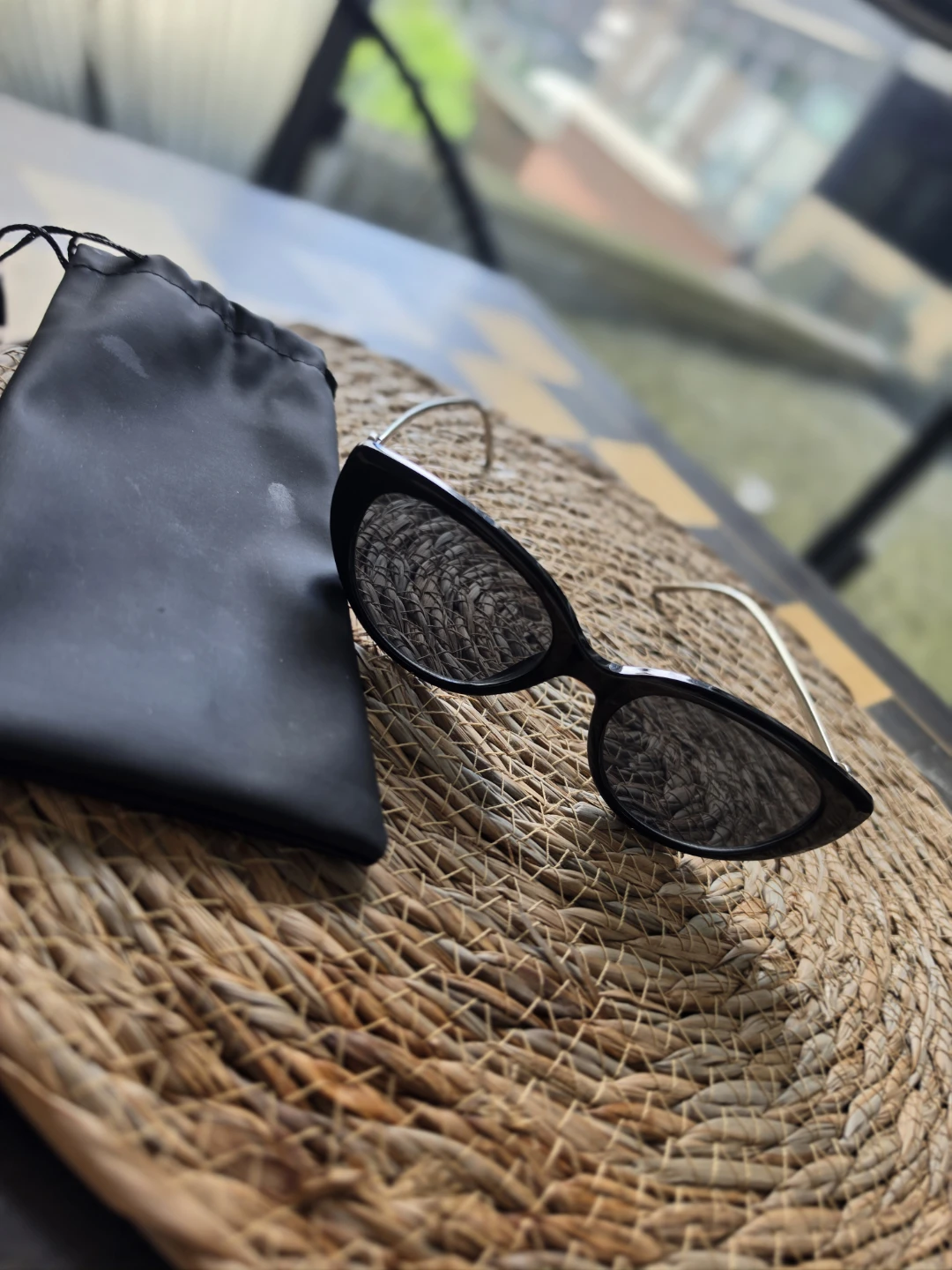 Black Cat-Eye Sunglasses with Pouch - photo 4