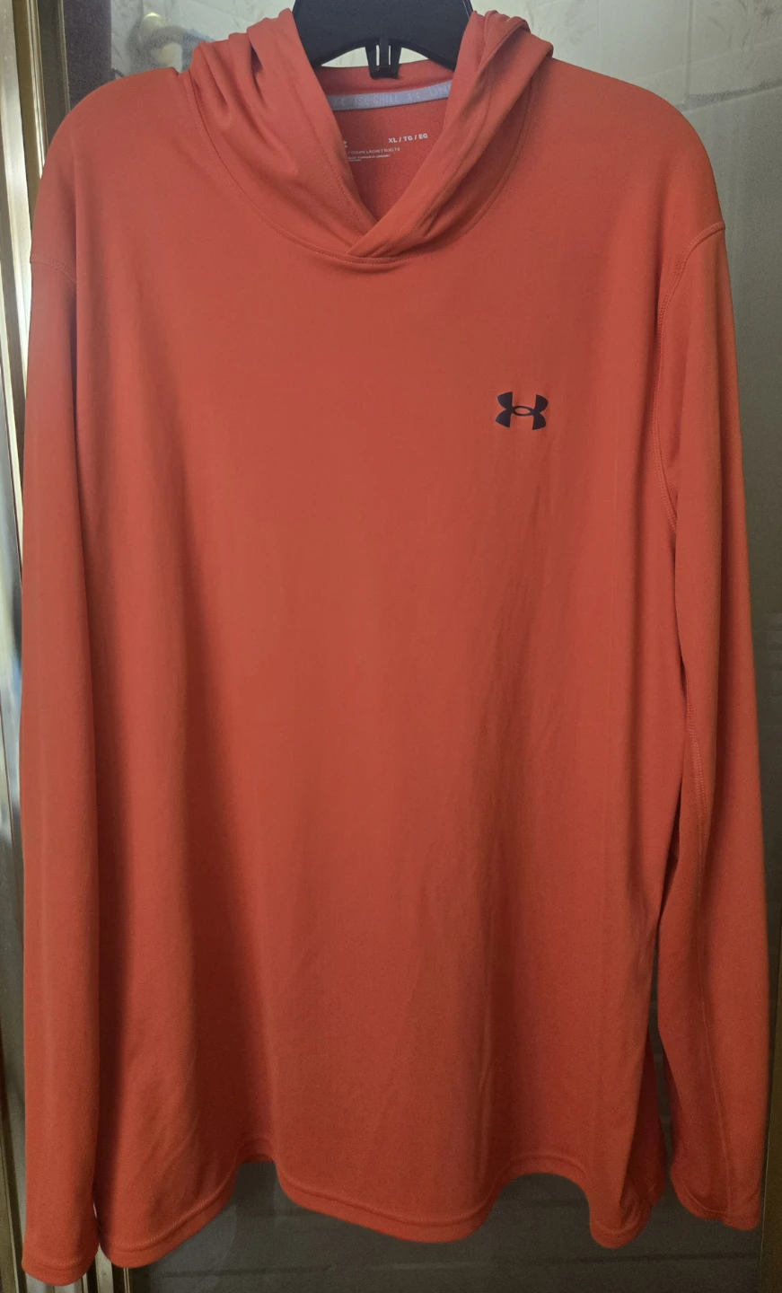Men's Under Armour loose-fit Iso-Chill sunshirt hoodie. XL. EUC.