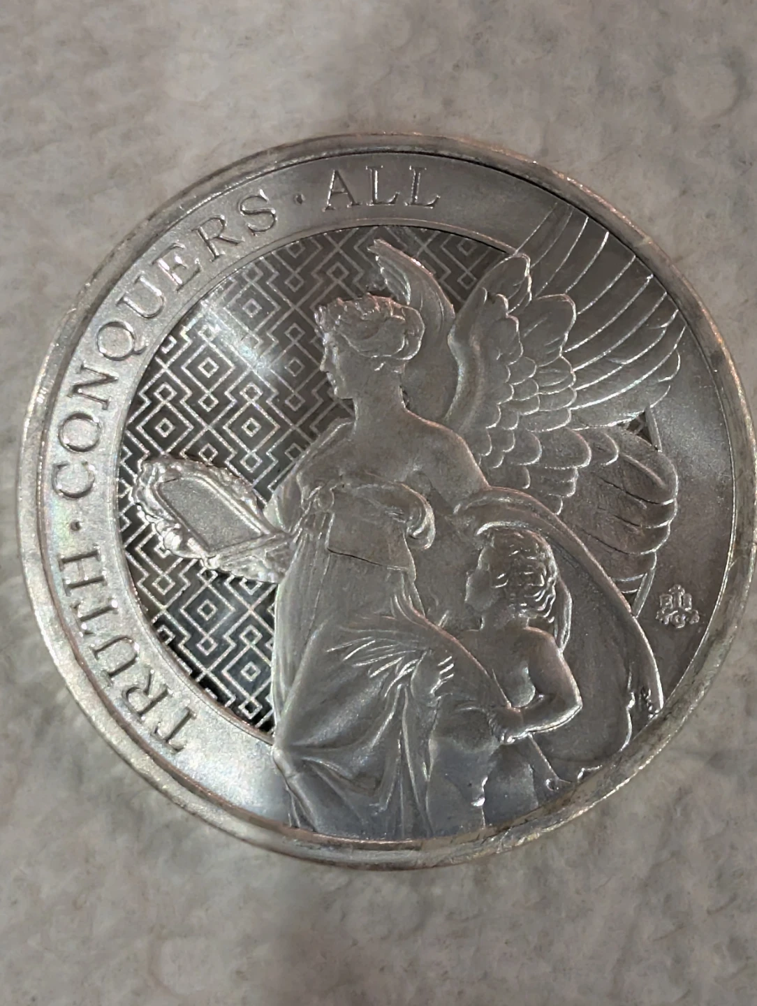St. Helena 1 oz 999 Silver Queen Elizabeth II 2022 Coin - photo 2