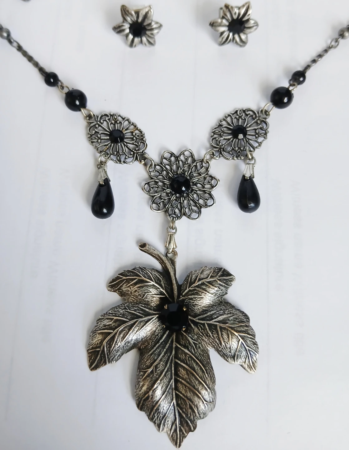 Leaf and Flower Pendant Necklace with Earrings Set - photo 2