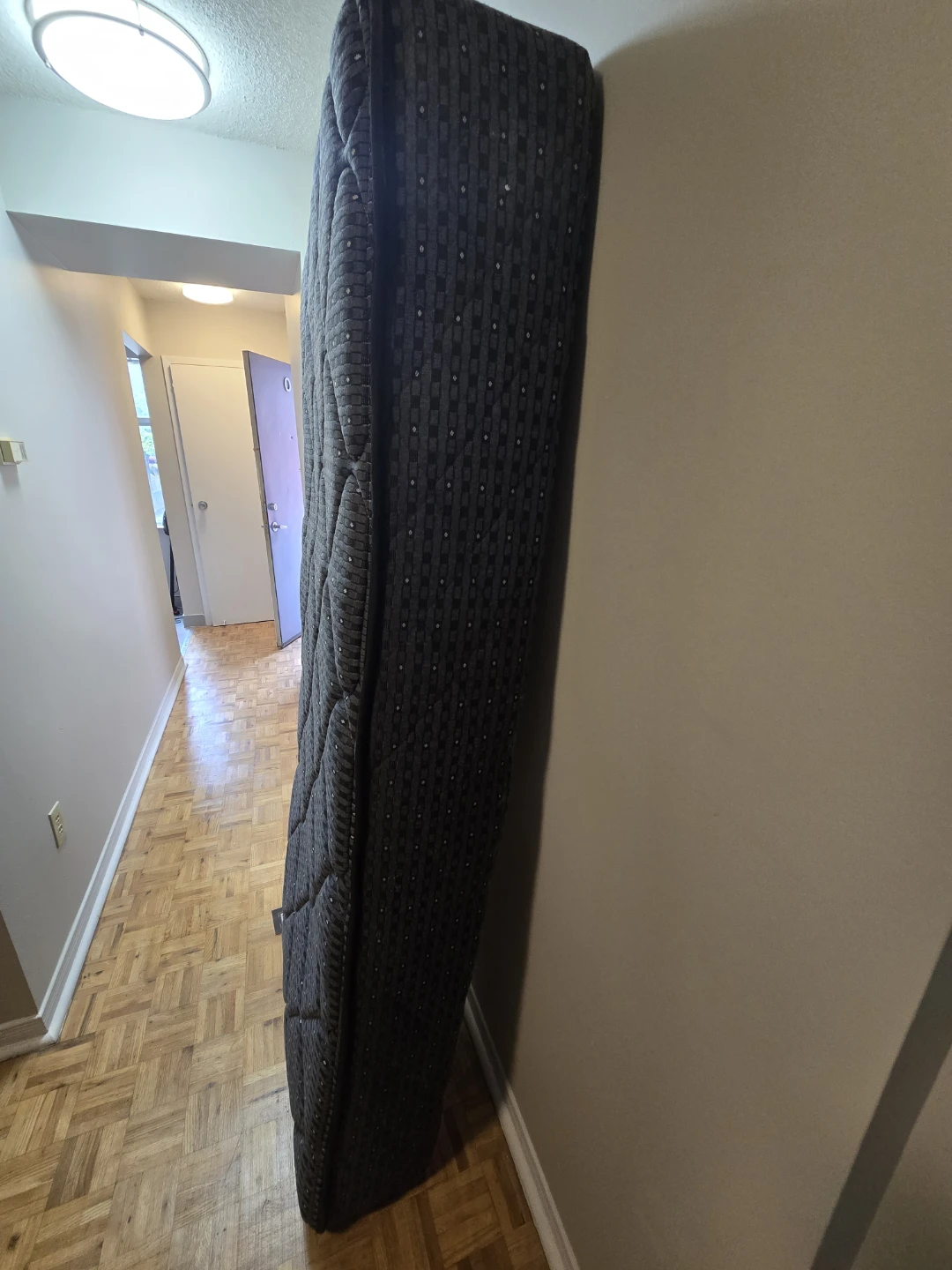 Sealy Posturepedic Mattress - photo 3