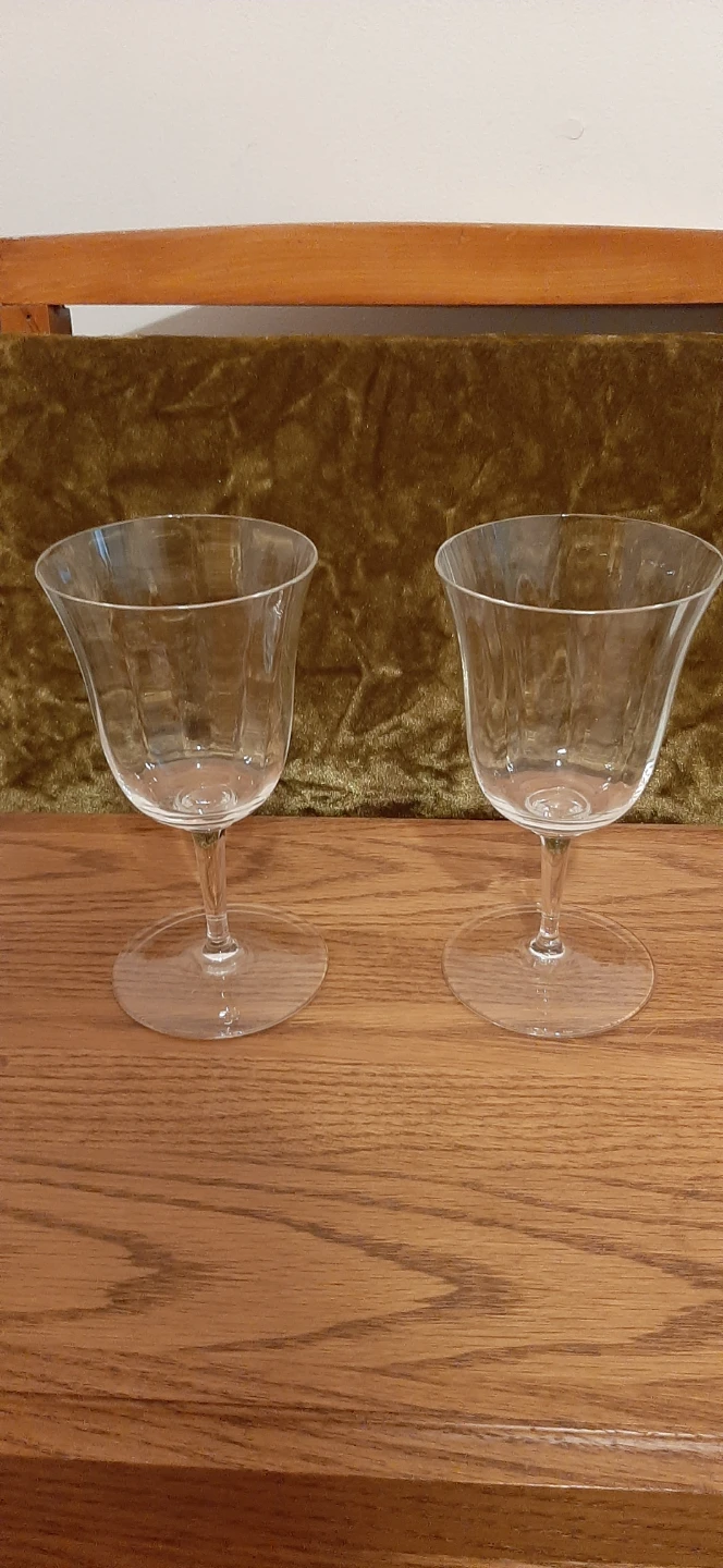 2 Crystal Wine Glasses