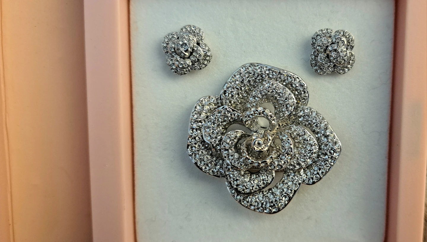 Brand New Flower Brooch and Earring Set - photo 2