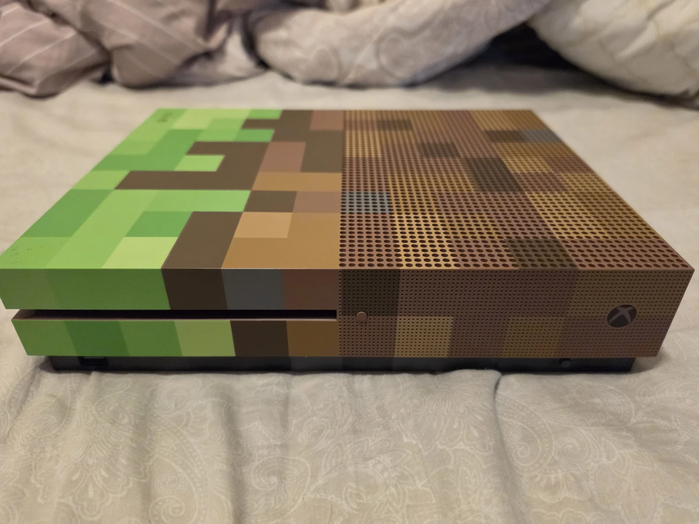 XBOX ONE S 1TB MINECRAFT EDITION (RARE)