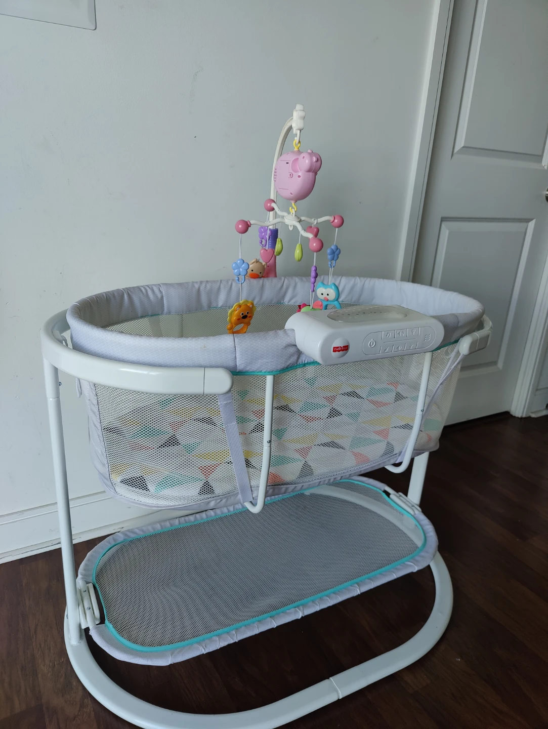 Fisher-Price Soothing Motions Bassinet - photo 3