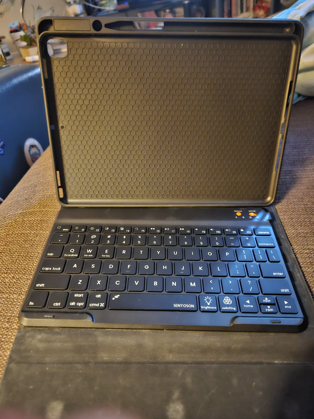 Ipad 8th Gen Bluetooth Cover and Keypad