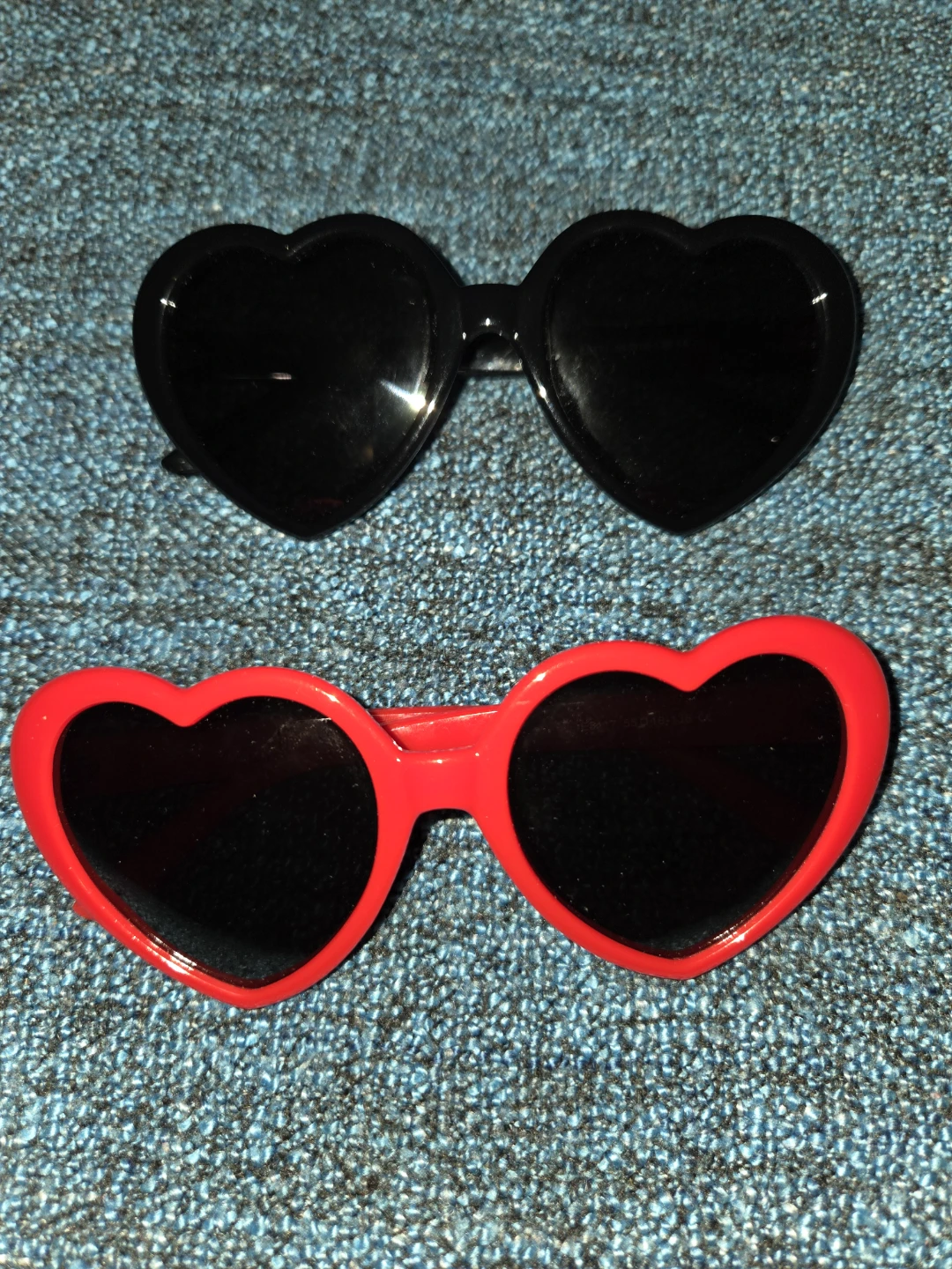 Heart Shaped Sunglasses (Red and Black) - photo 2