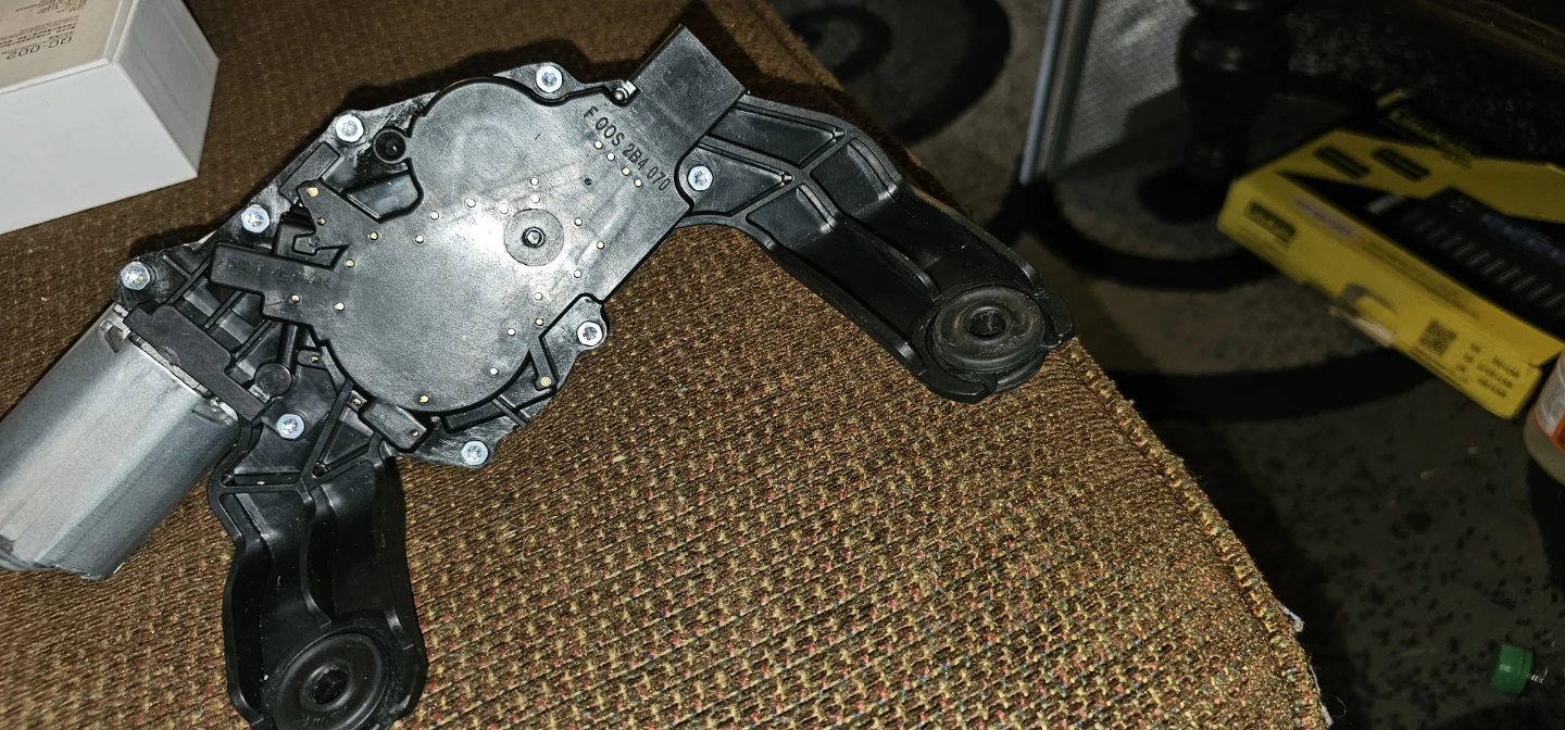 Rear Wiper Motor Assembly F 00S 2B4 070 - photo 2