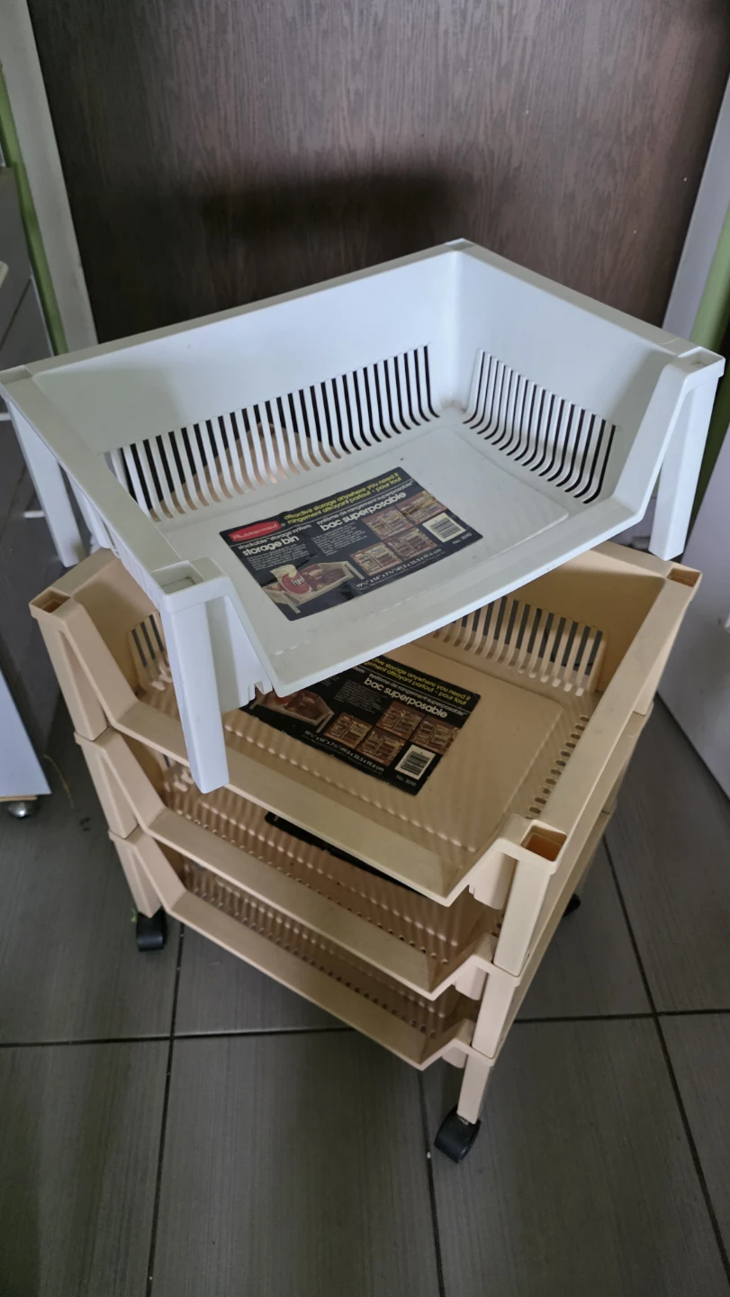 Rubbermaid Stackable Storage Bins with Wheels - photo 4