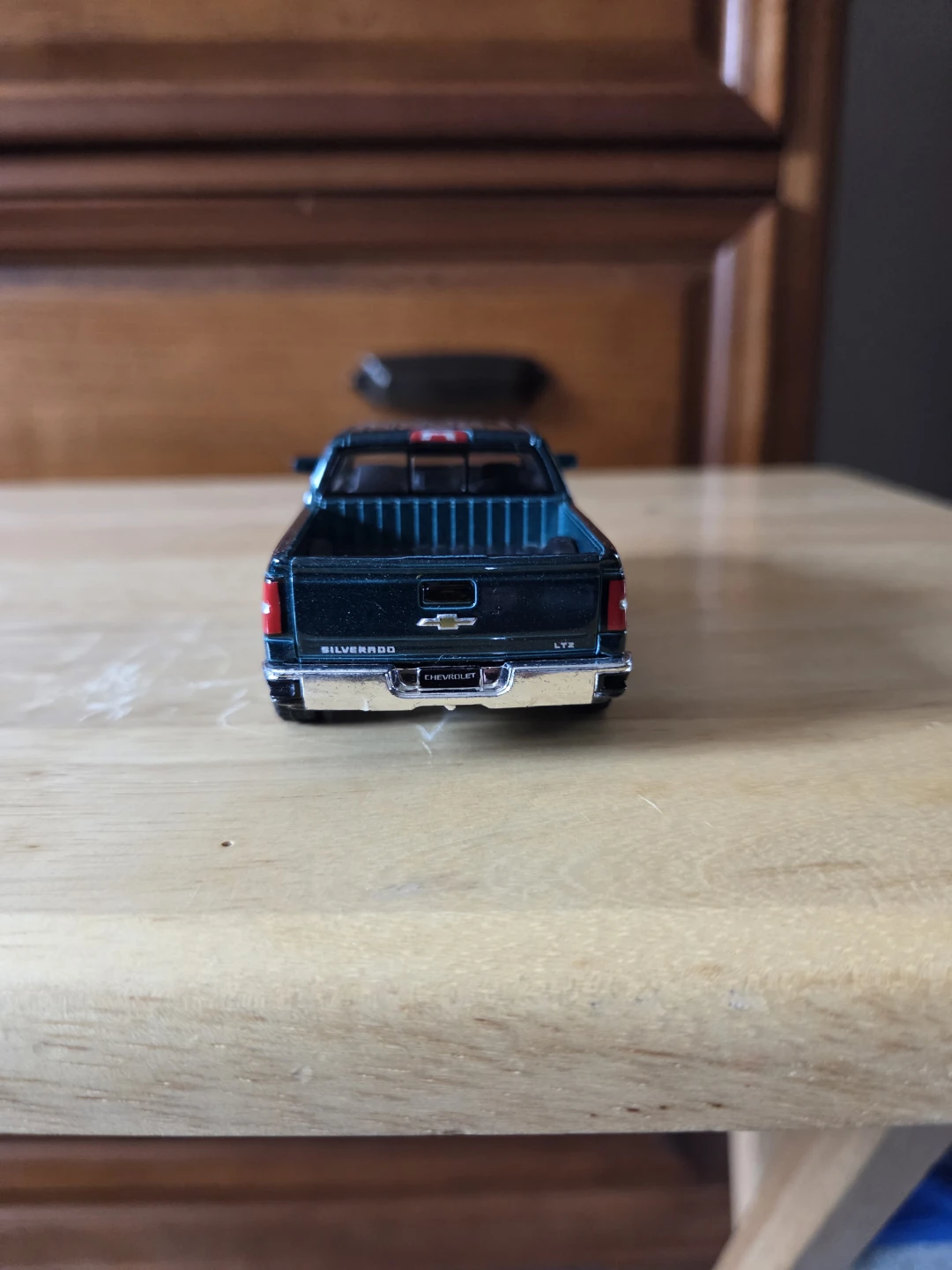 Green 2014 Chevrolet Silverado Scale 1/46 Toy Truck - photo 3