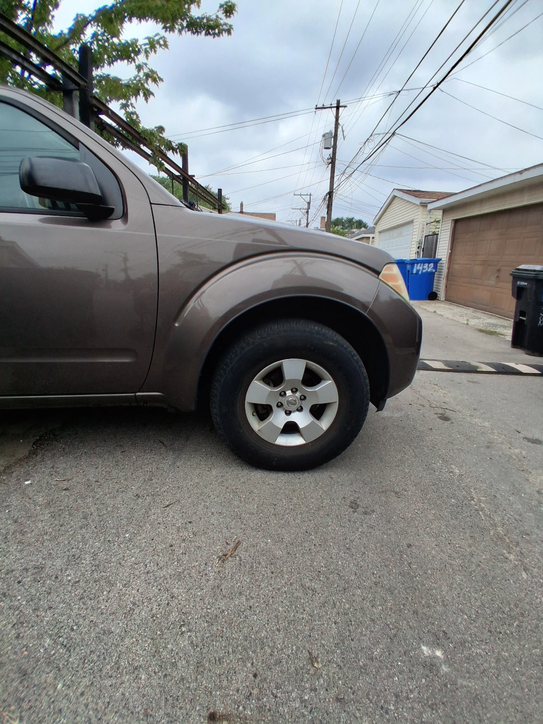 Nissan Pathfinder SUV - photo 2