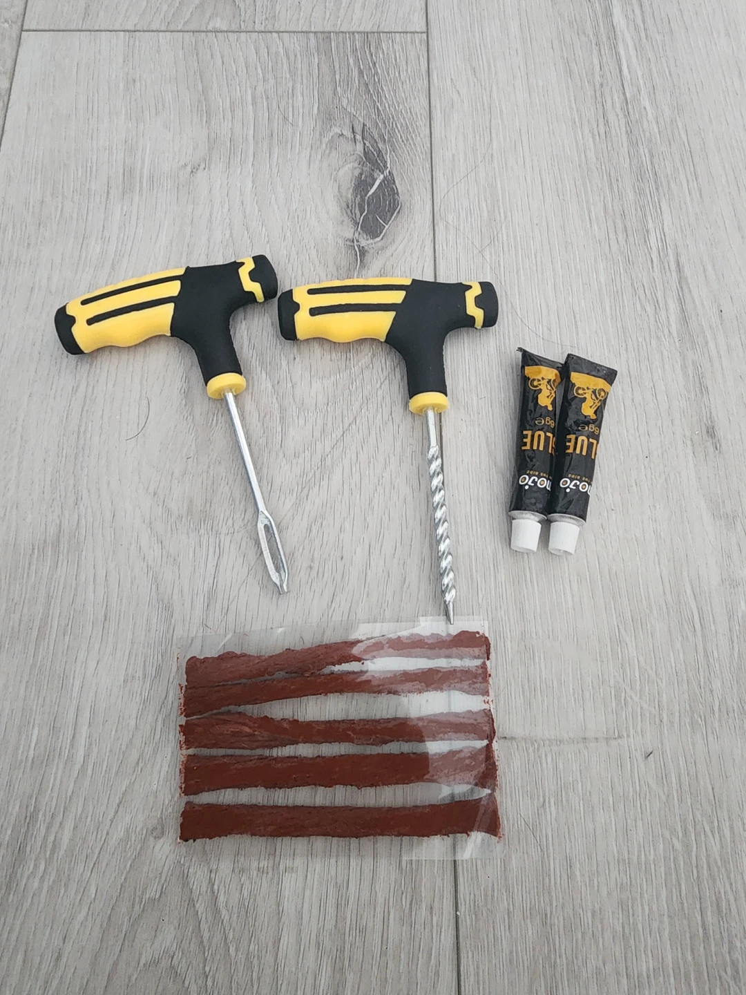 DEWALT 20V MAX Cordless Tire Inflator and Tire Repair Kit - photo 4