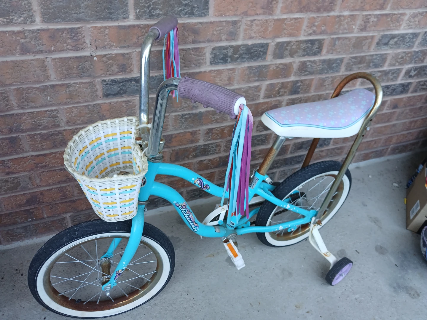 Schwinn Kids Bicycle with Training Wheels - photo 2
