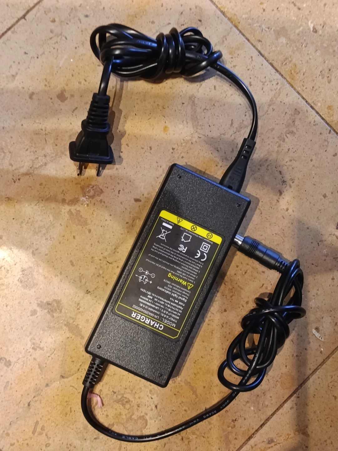 Charger LW-084/200/420/002 42V 2A 84W