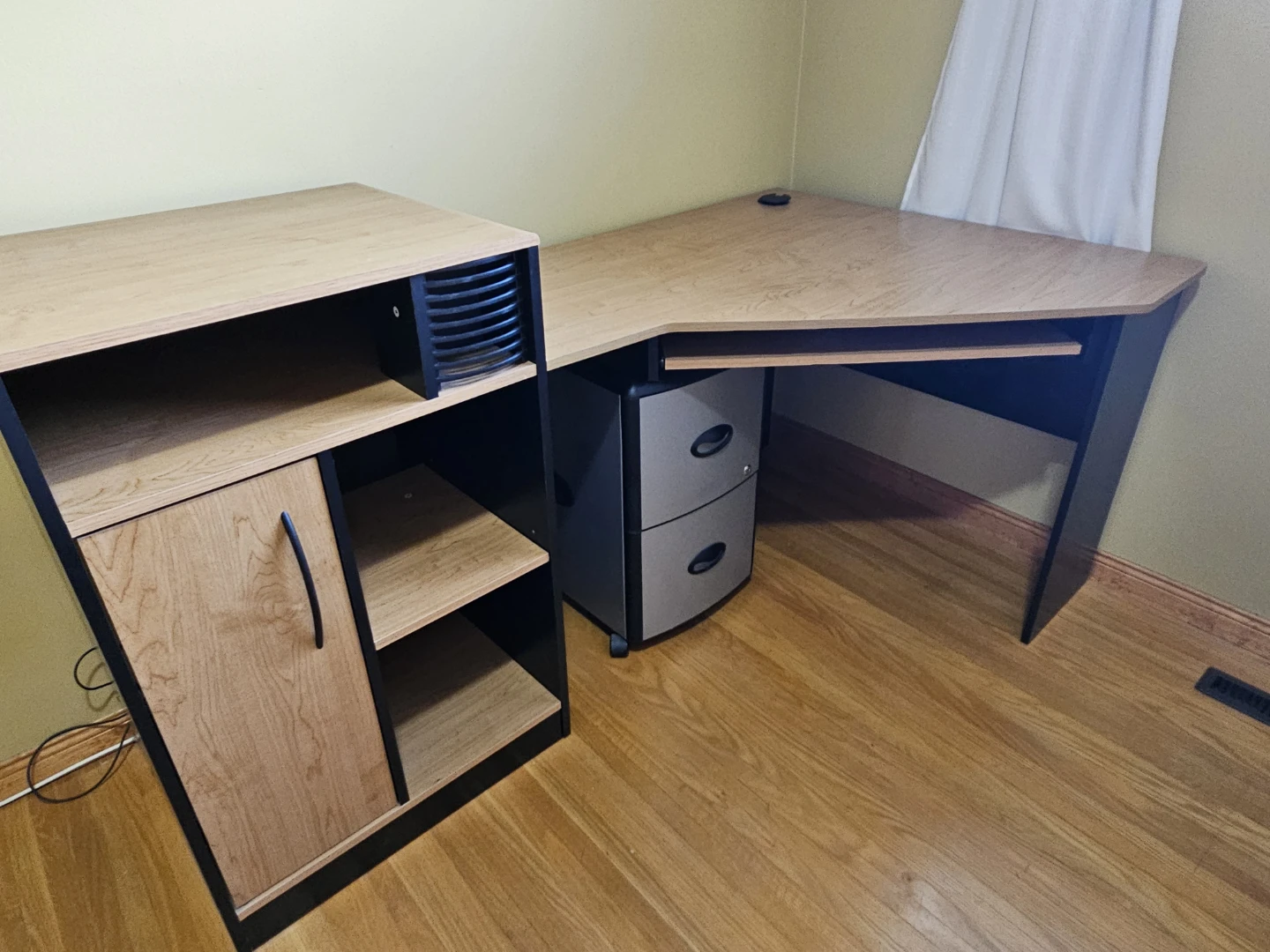Corner Desk with Hutch and Drawers