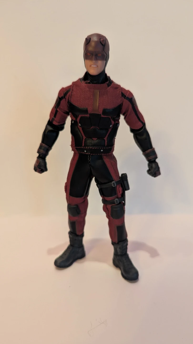 Mezco One:12 Netflix Trio – Daredevil (Black & Red) + Punisher - photo 4